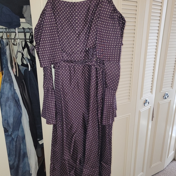 Beautiful Dress - Picture 3 of 6